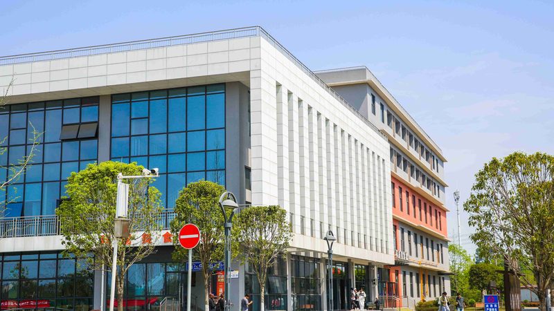 汽车级贴片电阻电容：规格参数解析与选型要点